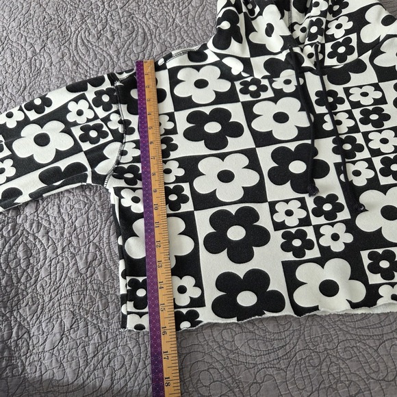 Wild Fable Womens Medium Cropped Hoodie Floral‎ Retro Hippie Black White - Picture 9 of 9